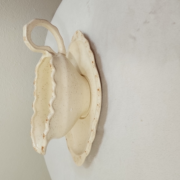 RC Vintage cottagecore scalloped edges gravy boat with plate - Picture 1 of 12